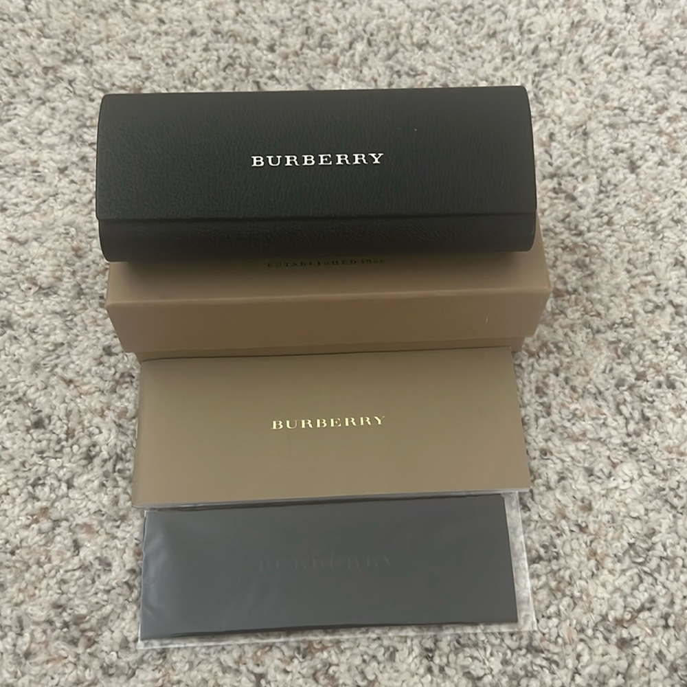 BURBERRY round frame  sunglasses